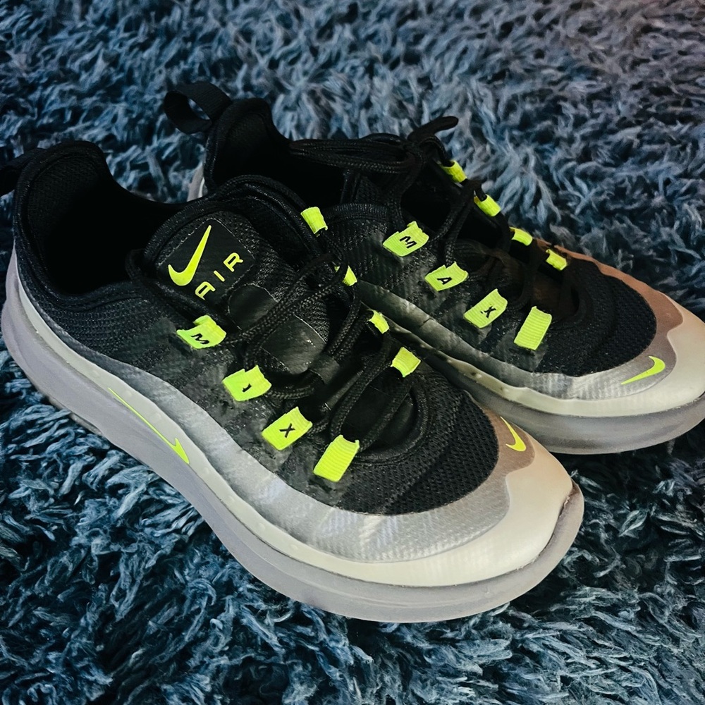 Nike Kids Black and Neon Green Sneakers